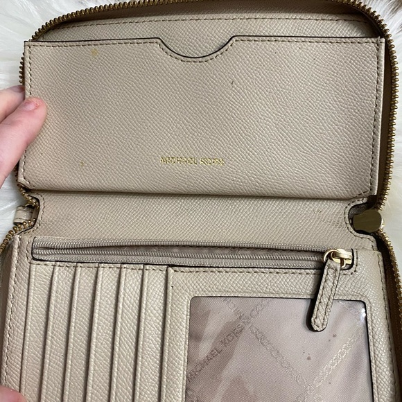 Michael Kors Tan Leather Wallet Zip-Around Sleek Design-used with light wear - Picture 8 of 12